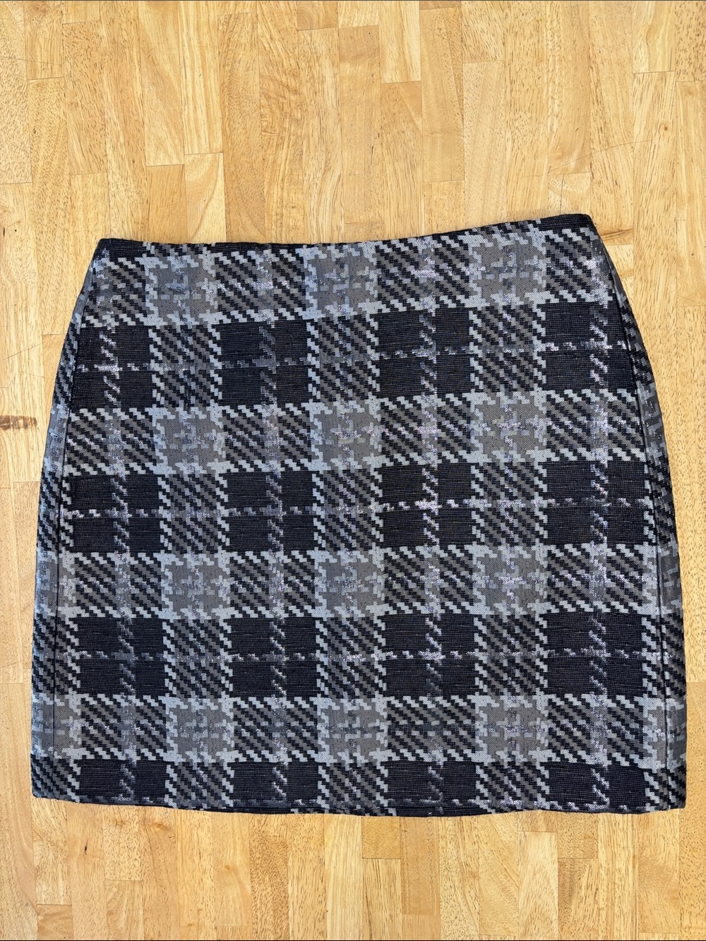 LOFT OUTLET Black & Gray Plaid Knit Mini Skirt Size 8 Metallic Silver Detail